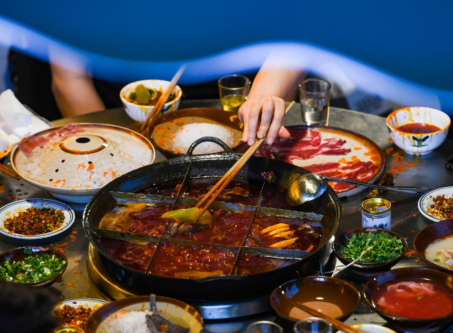 重慶火鍋と伝統料理の組み合わせ