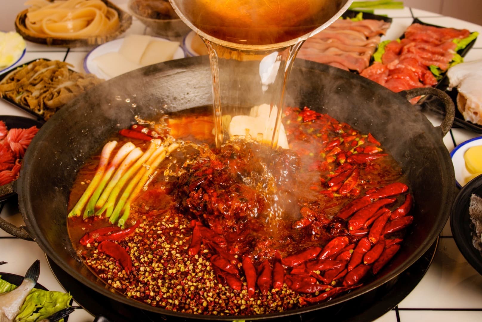 調理準備を行うキッチンシーン